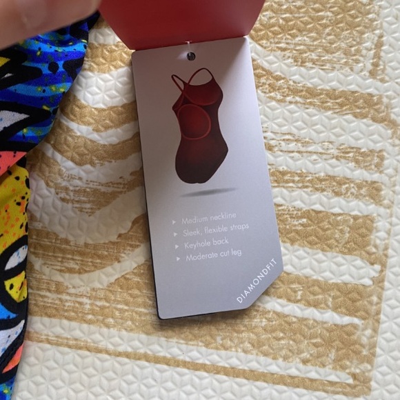 TYR NWT! One piece swimsuit! Size 30 - Picture 5 of 6